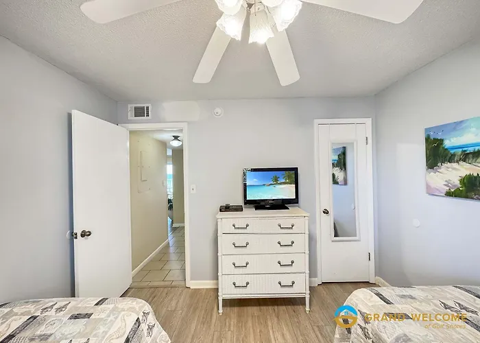 Driftwood Towers 4h - Beachfront Holiday home